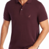 imagen que describe camiseta de hombre tipo polo color vino tinto
