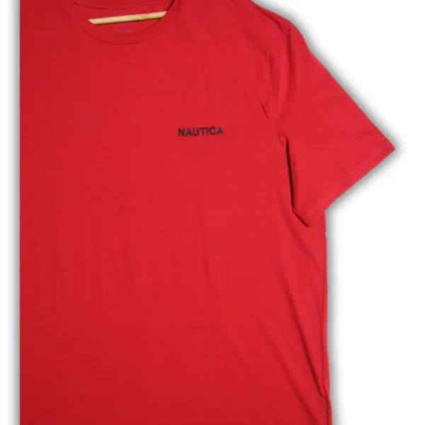 imagen que describe camisetas marca náutica de la tienda online american store