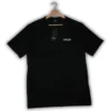 imagen que describe camiseta oakley color negro de la tienda online american store